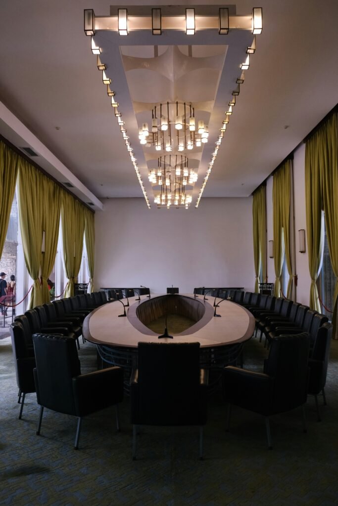 US Iran talks collapse after 21 hours no deal meeting room